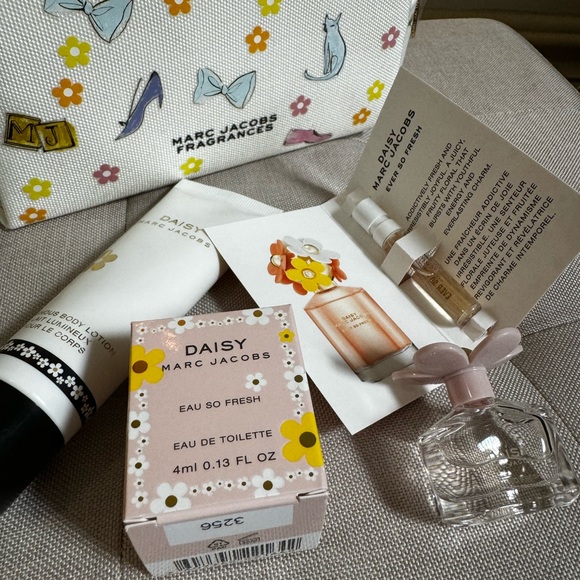 Marc Jacobs Set - Picture 5 of 13